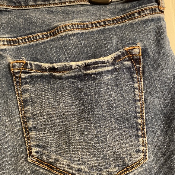 Dear John American Classic Denim Jean Shorts Cut-off Woman’s 31 Floral Appliqué - Picture 7 of 9